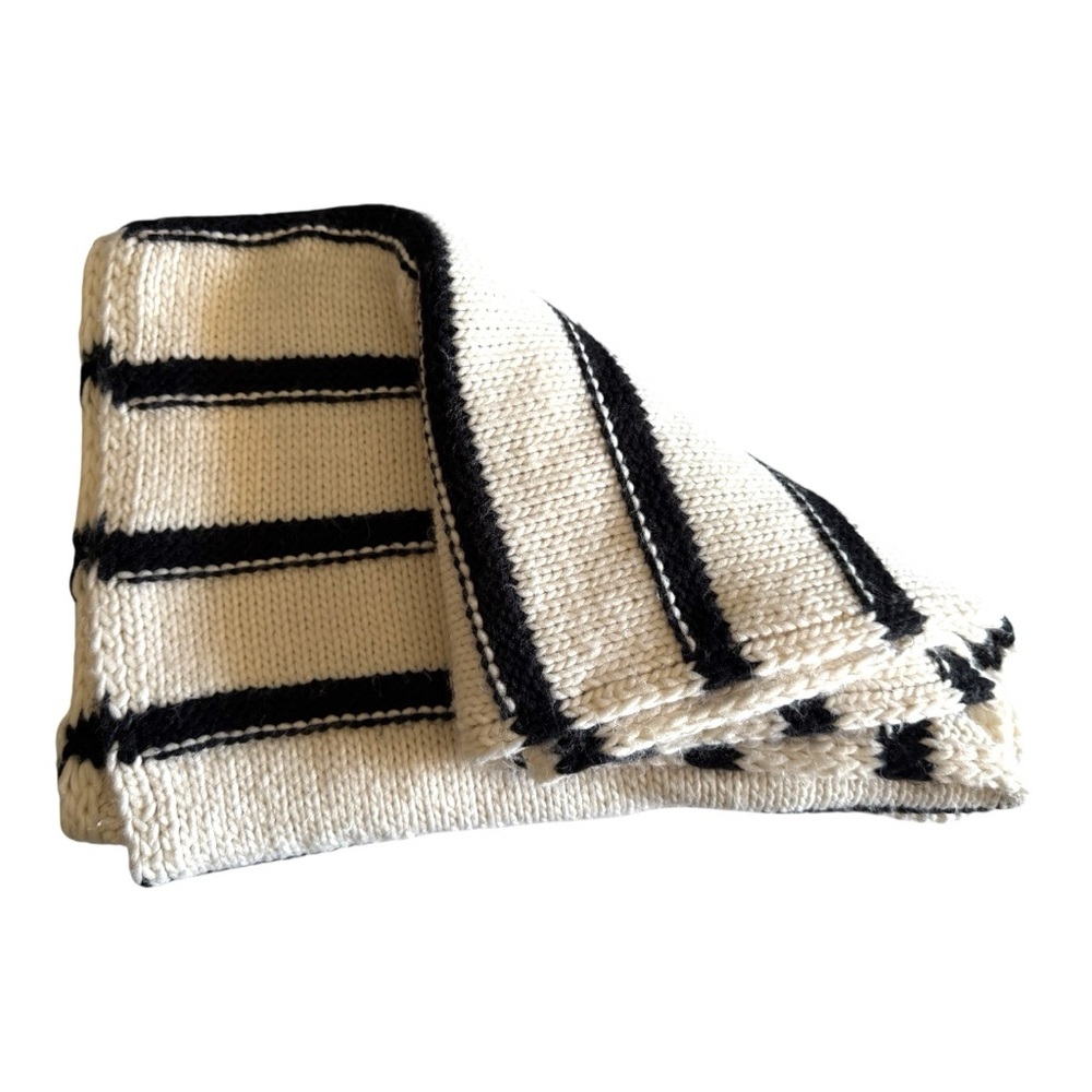 Zara Oversized Black and Cream Knit Scarf. - Picture 2 of 14